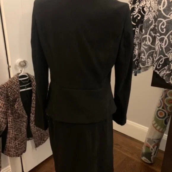 Stunning Black Suit with Elegant Pink Detail - Size 10 - Picture 2 of 2